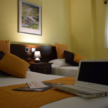 אלקאלה דה הנארס Hotel Complutense מראה חיצוני תמונה
