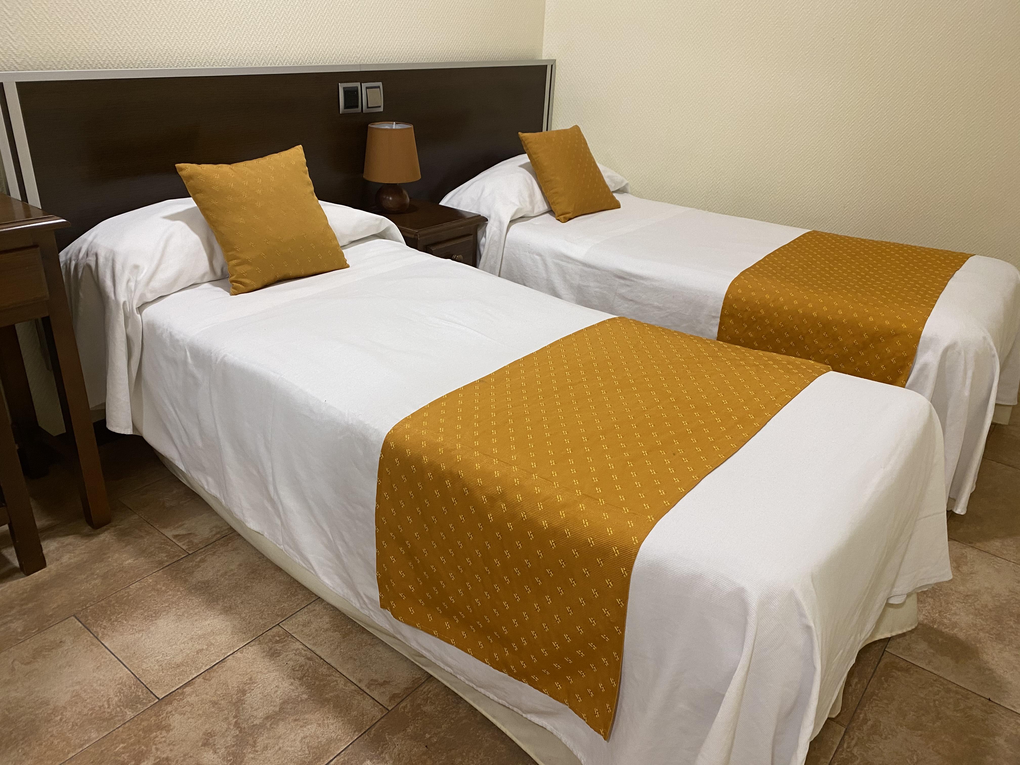 אלקאלה דה הנארס Hotel Complutense מראה חיצוני תמונה