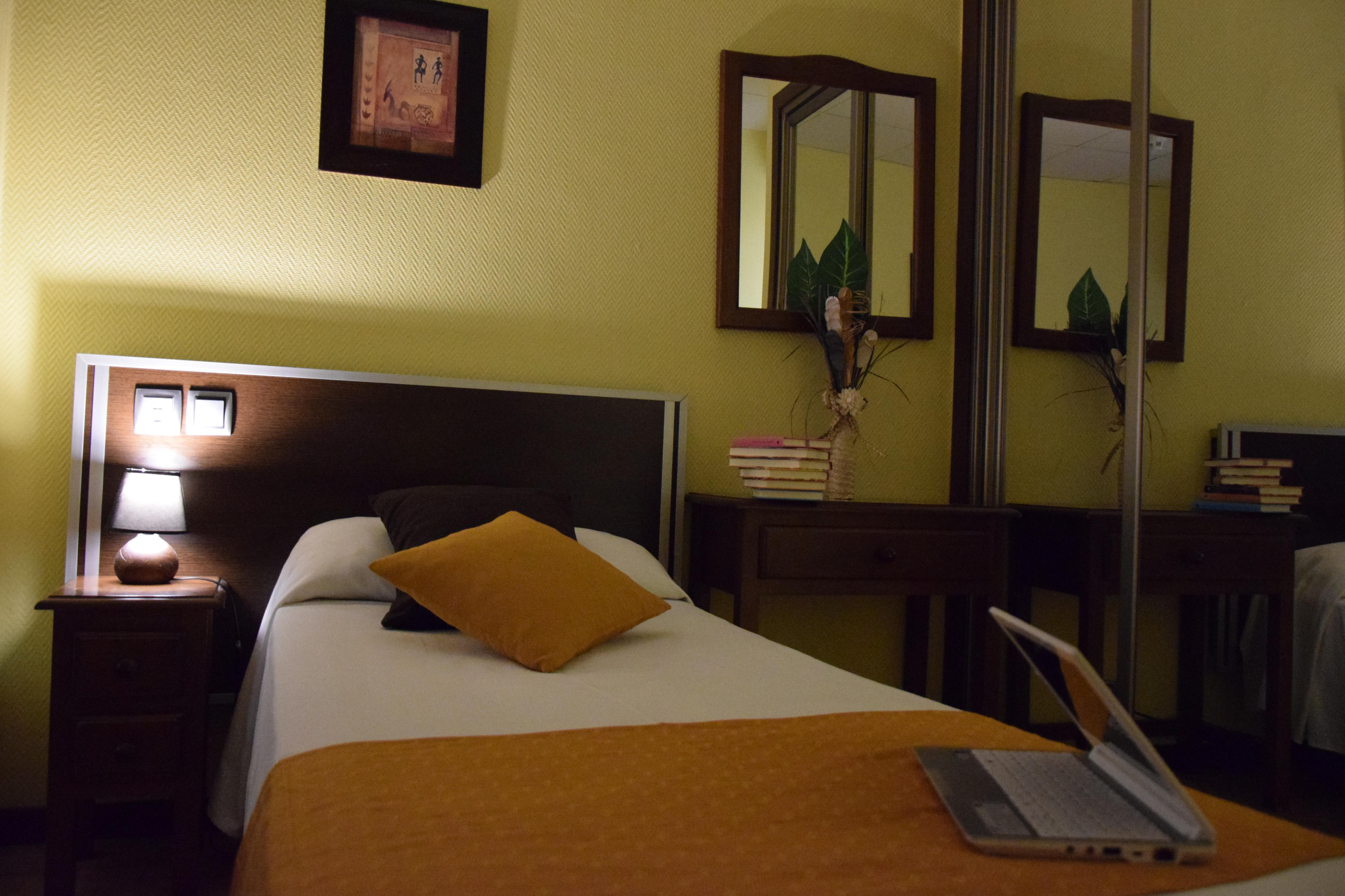 אלקאלה דה הנארס Hotel Complutense מראה חיצוני תמונה