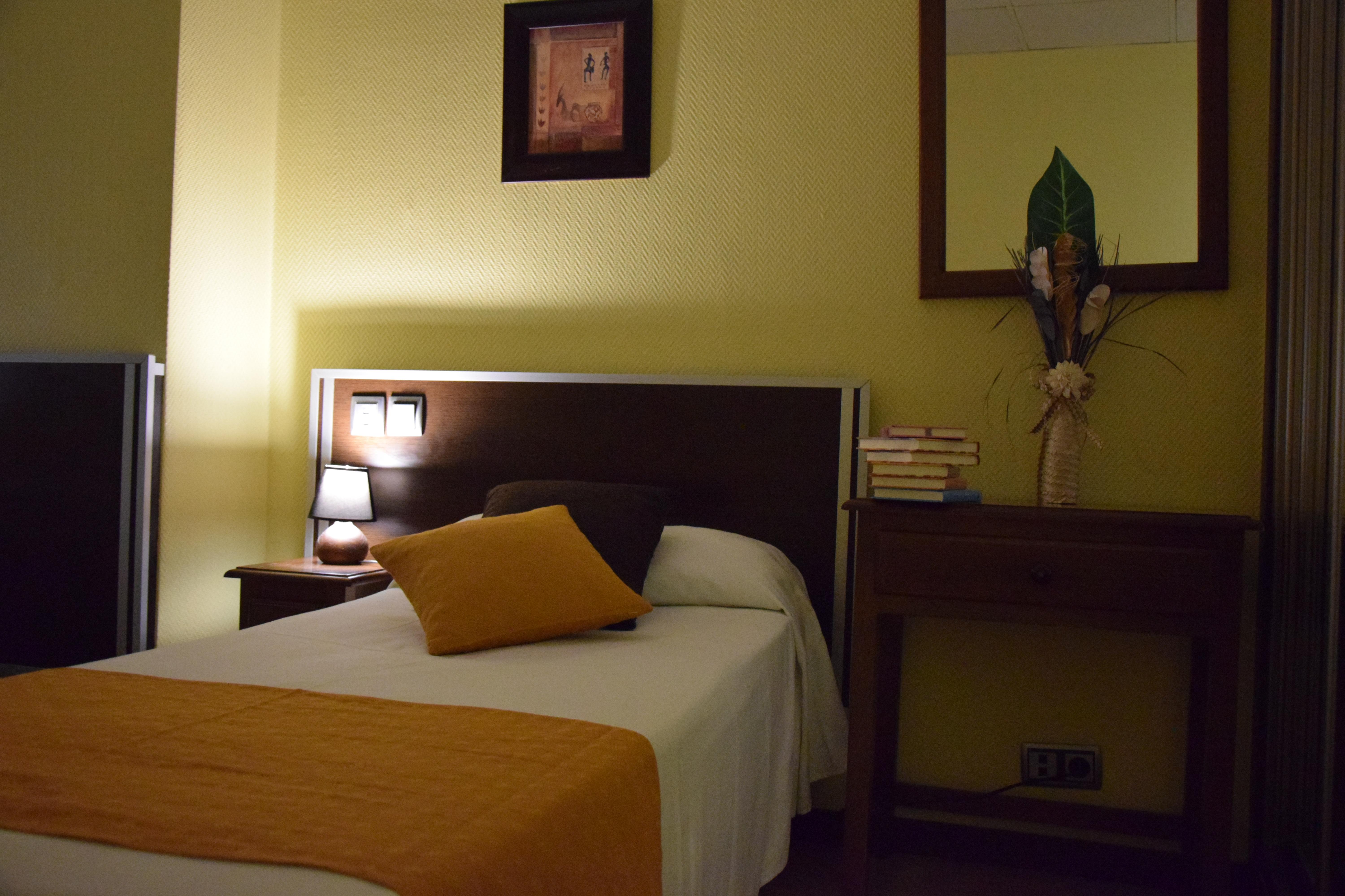 אלקאלה דה הנארס Hotel Complutense מראה חיצוני תמונה