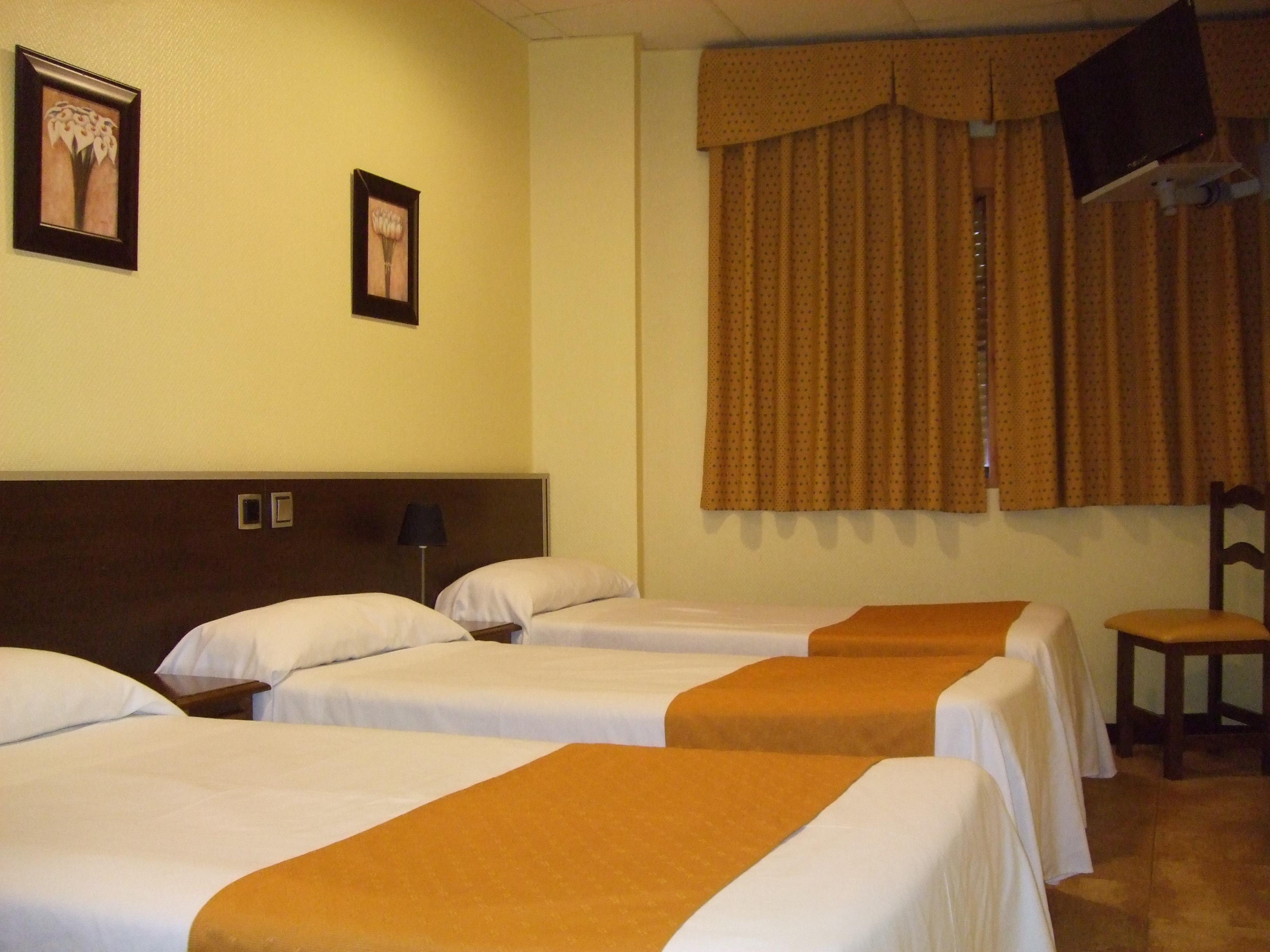 אלקאלה דה הנארס Hotel Complutense מראה חיצוני תמונה