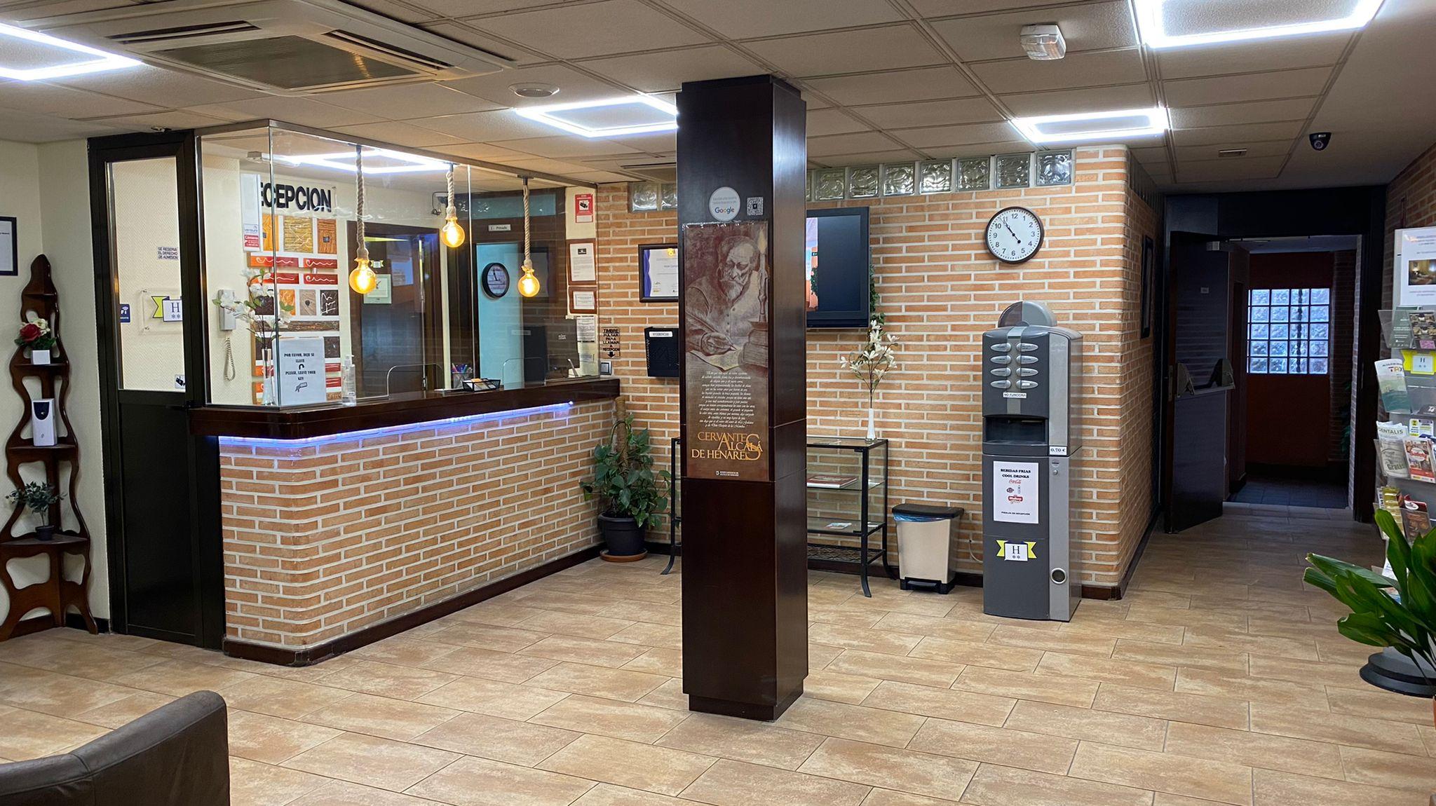 אלקאלה דה הנארס Hotel Complutense מראה חיצוני תמונה