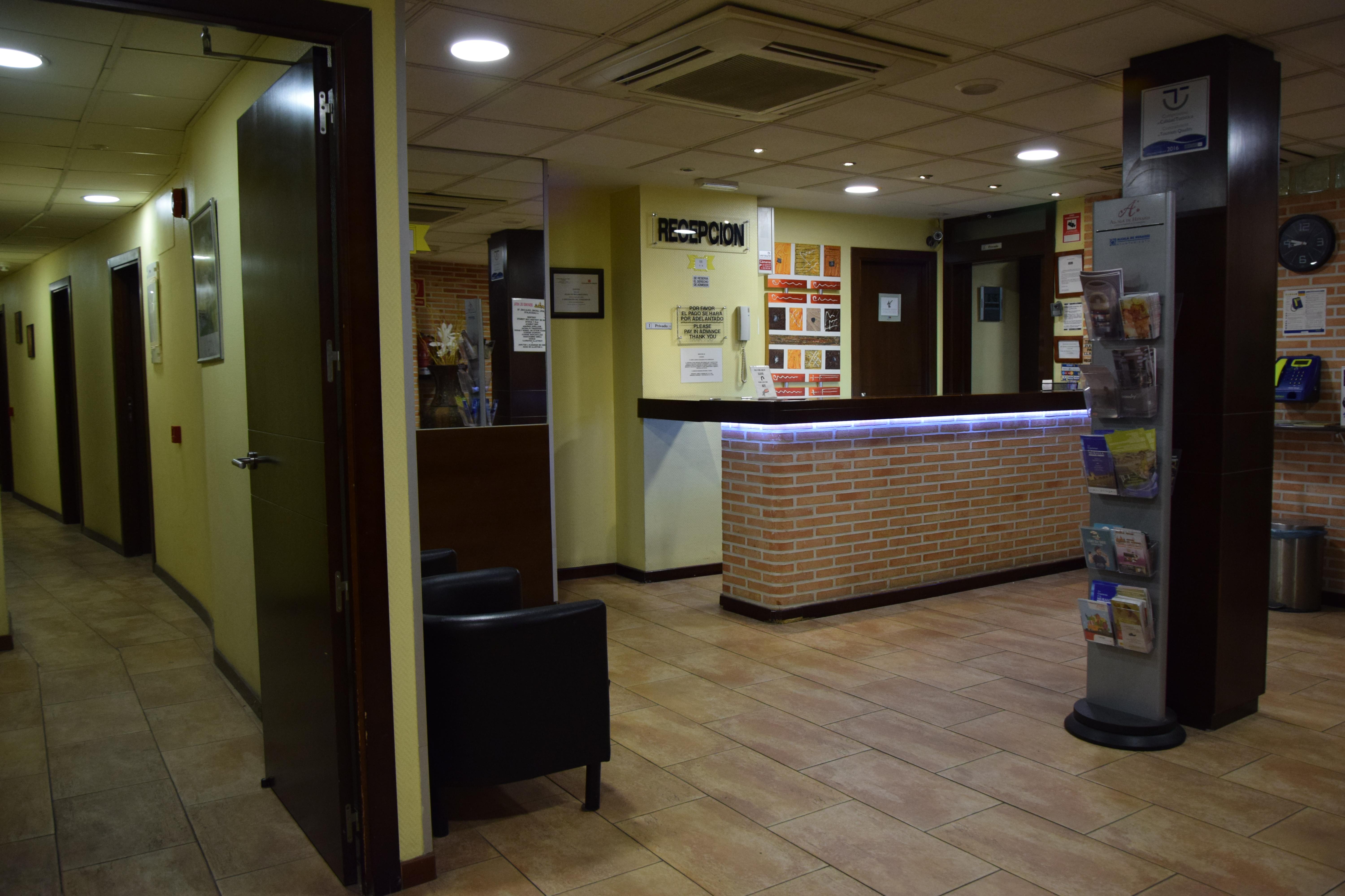 אלקאלה דה הנארס Hotel Complutense מראה חיצוני תמונה