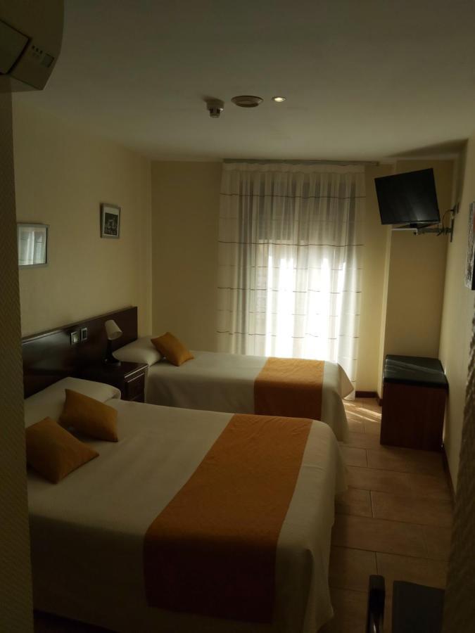 אלקאלה דה הנארס Hotel Complutense מראה חיצוני תמונה
