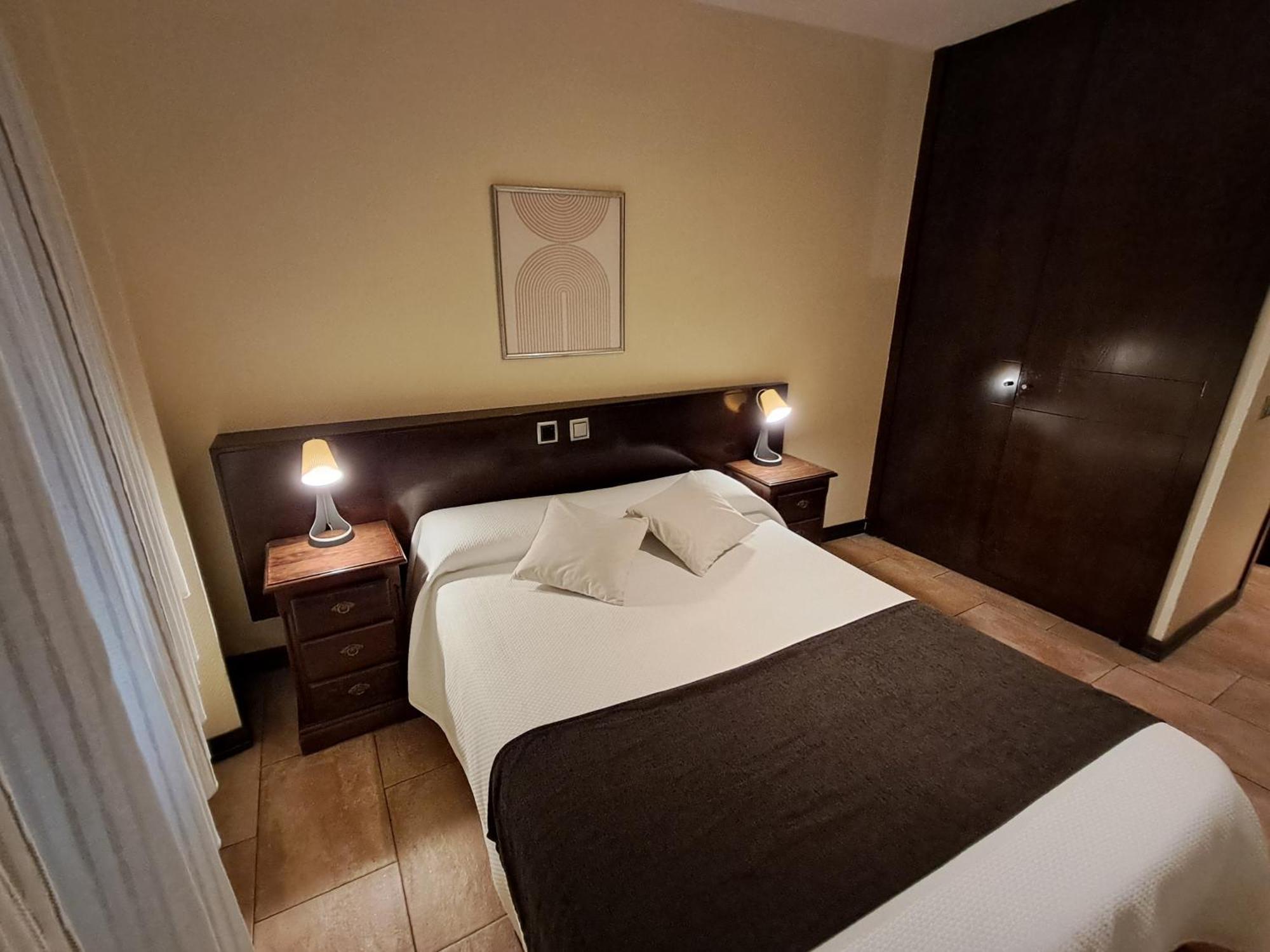 אלקאלה דה הנארס Hotel Complutense מראה חיצוני תמונה