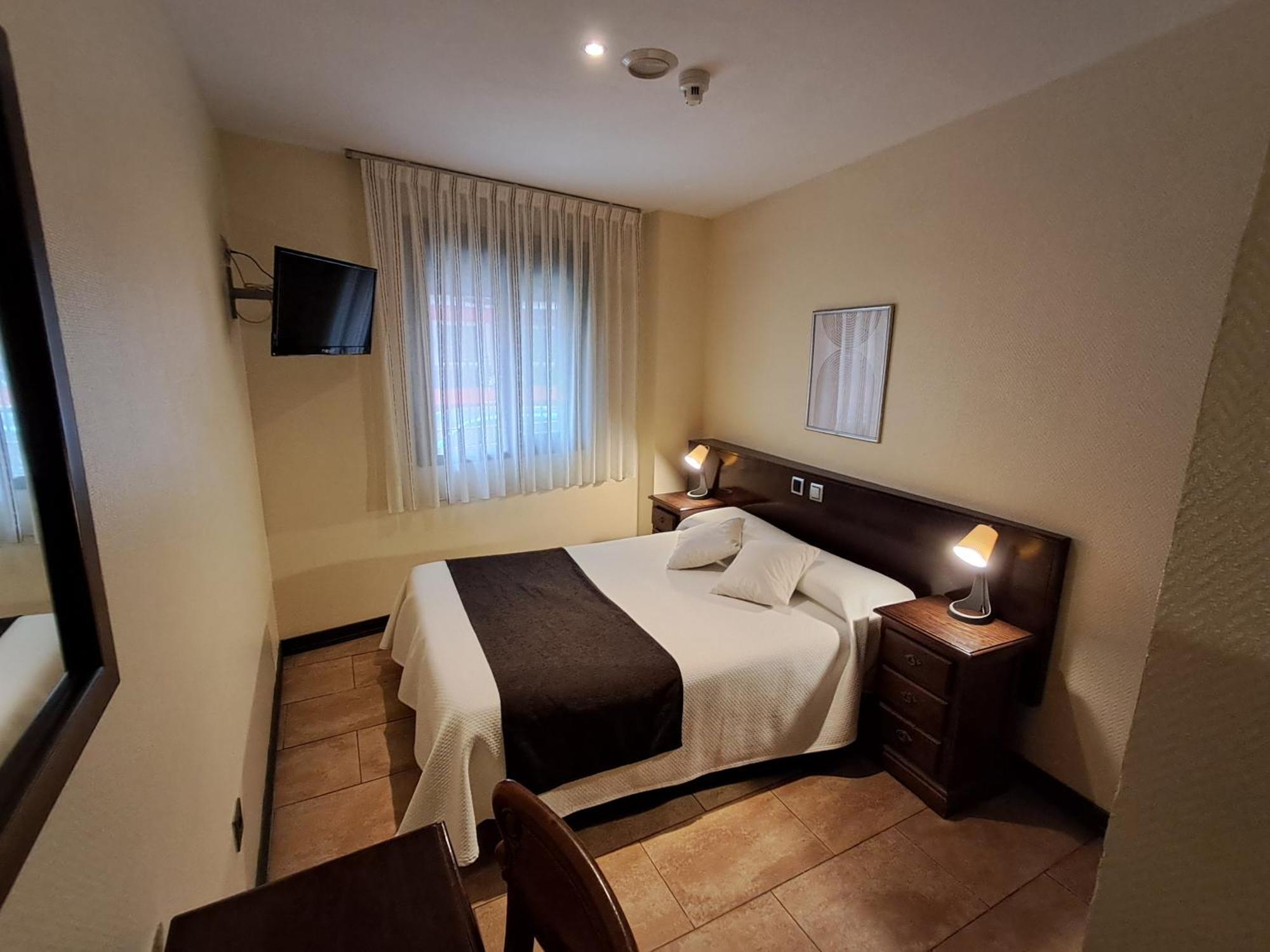 אלקאלה דה הנארס Hotel Complutense מראה חיצוני תמונה