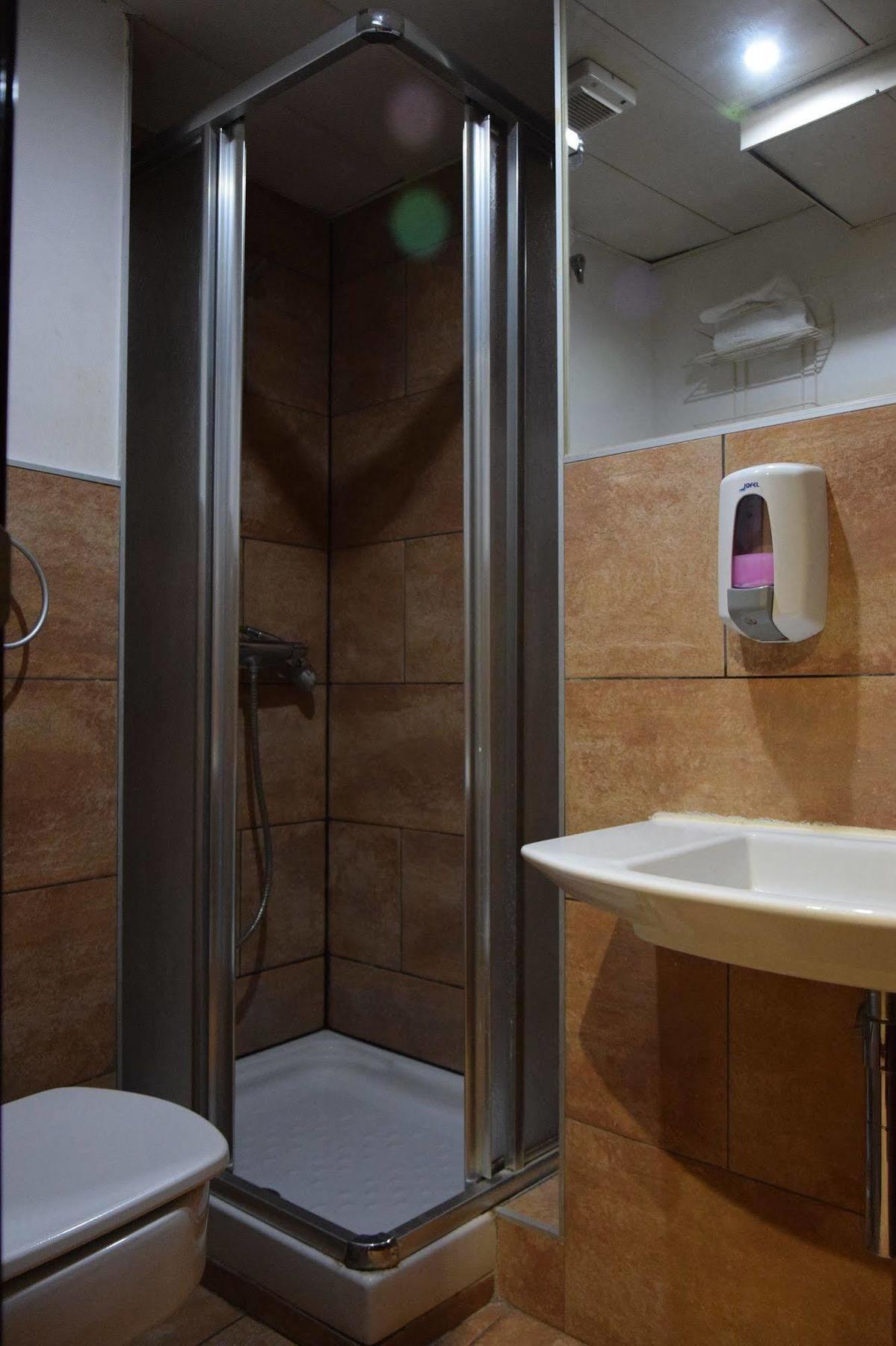 אלקאלה דה הנארס Hotel Complutense מראה חיצוני תמונה
