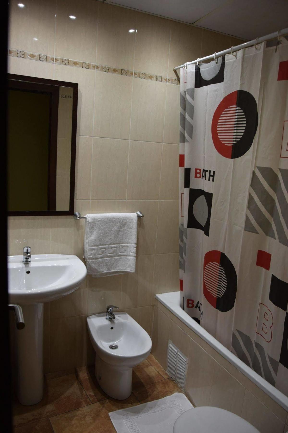 אלקאלה דה הנארס Hotel Complutense מראה חיצוני תמונה