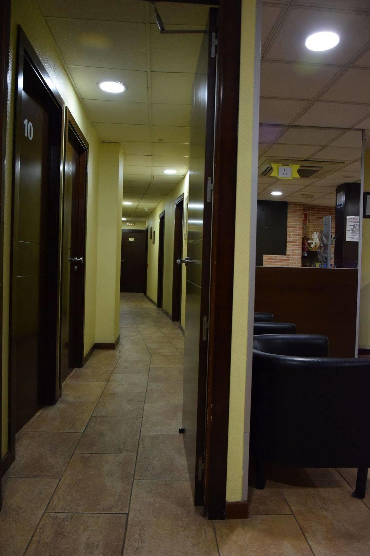 אלקאלה דה הנארס Hotel Complutense מראה חיצוני תמונה