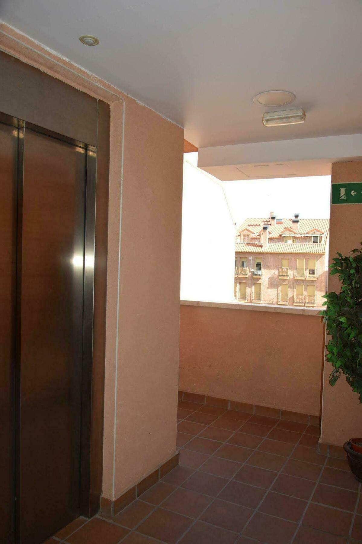 אלקאלה דה הנארס Hotel Complutense מראה חיצוני תמונה