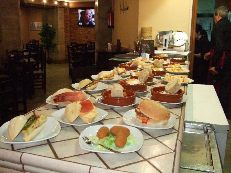 אלקאלה דה הנארס Hotel Complutense מראה חיצוני תמונה