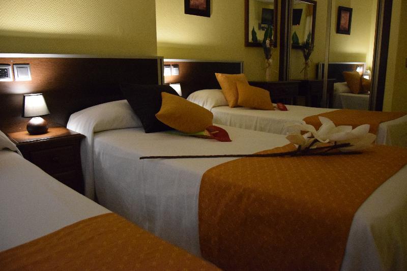 אלקאלה דה הנארס Hotel Complutense מראה חיצוני תמונה